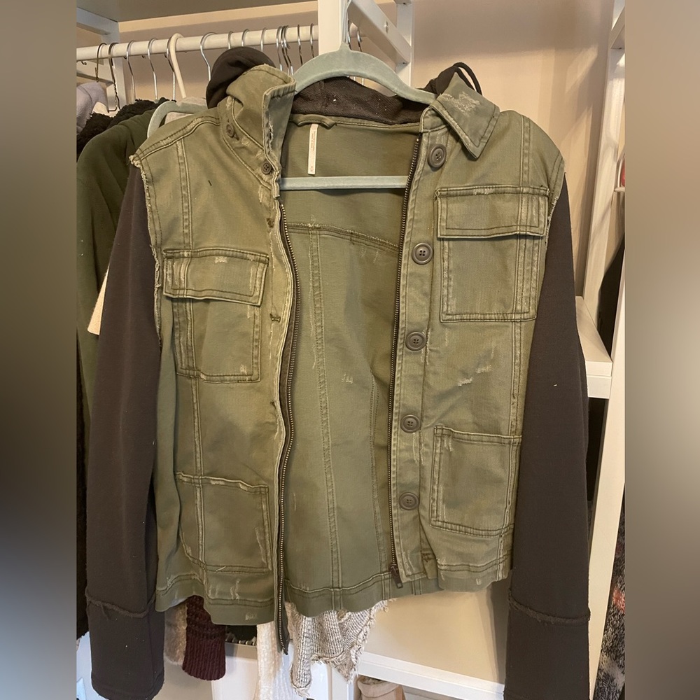 Jacket with sweatshirt sleeves